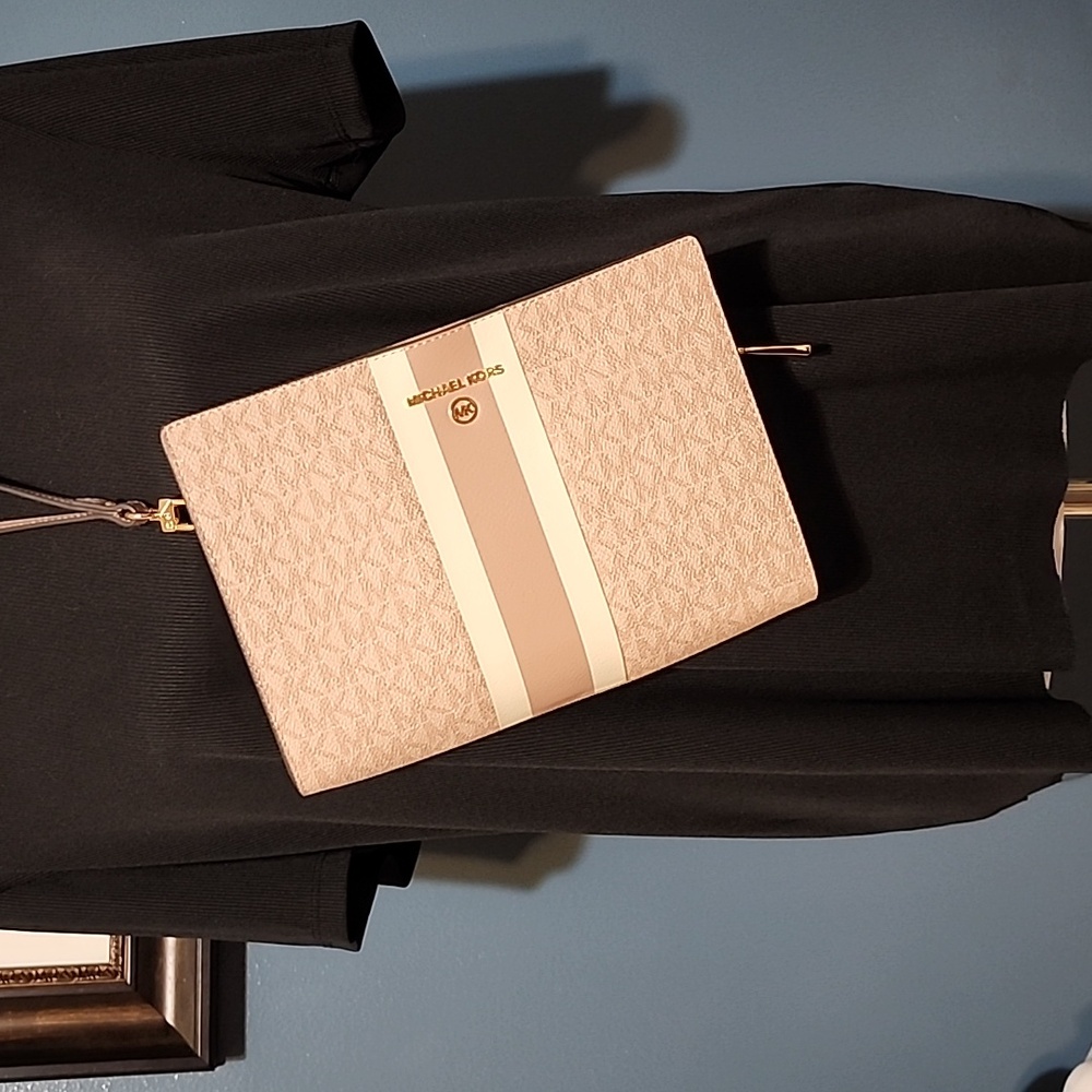 Michael Kors wristlet